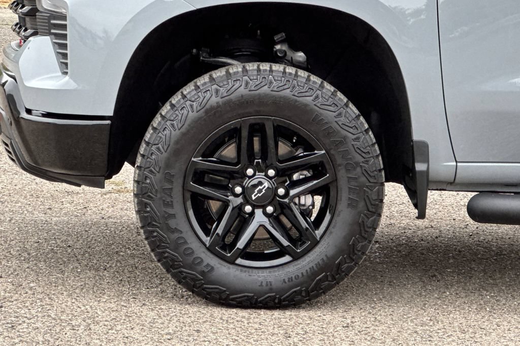 Used 2024 Chevrolet Silverado 1500 LT Trail Boss w/ LT Trail Boss Premium Package AWD/4WD image 33