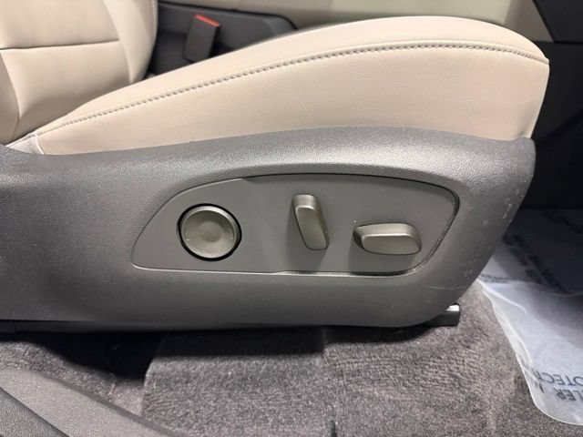 Used 2026 GMC Acadia Elevation w/ Elevation Premium Package FWD image 32