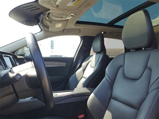Used 2021 Volvo V90 T6 Cross Country image 5