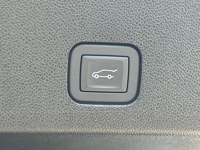 Used 2025 Cadillac XT6 Luxury image 20