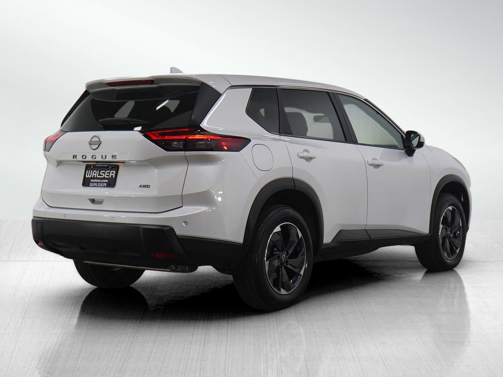 Used 2025 Nissan Rogue SV image 5