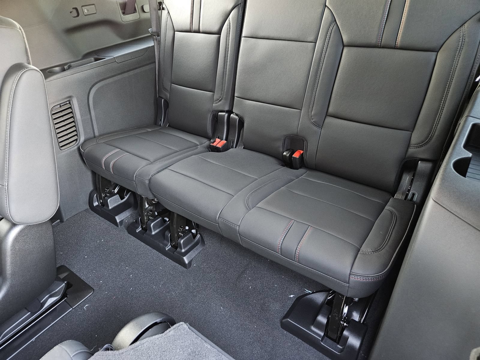 New 2026 Chevrolet Suburban RST w/ Comfort Package AWD/4WD image 27