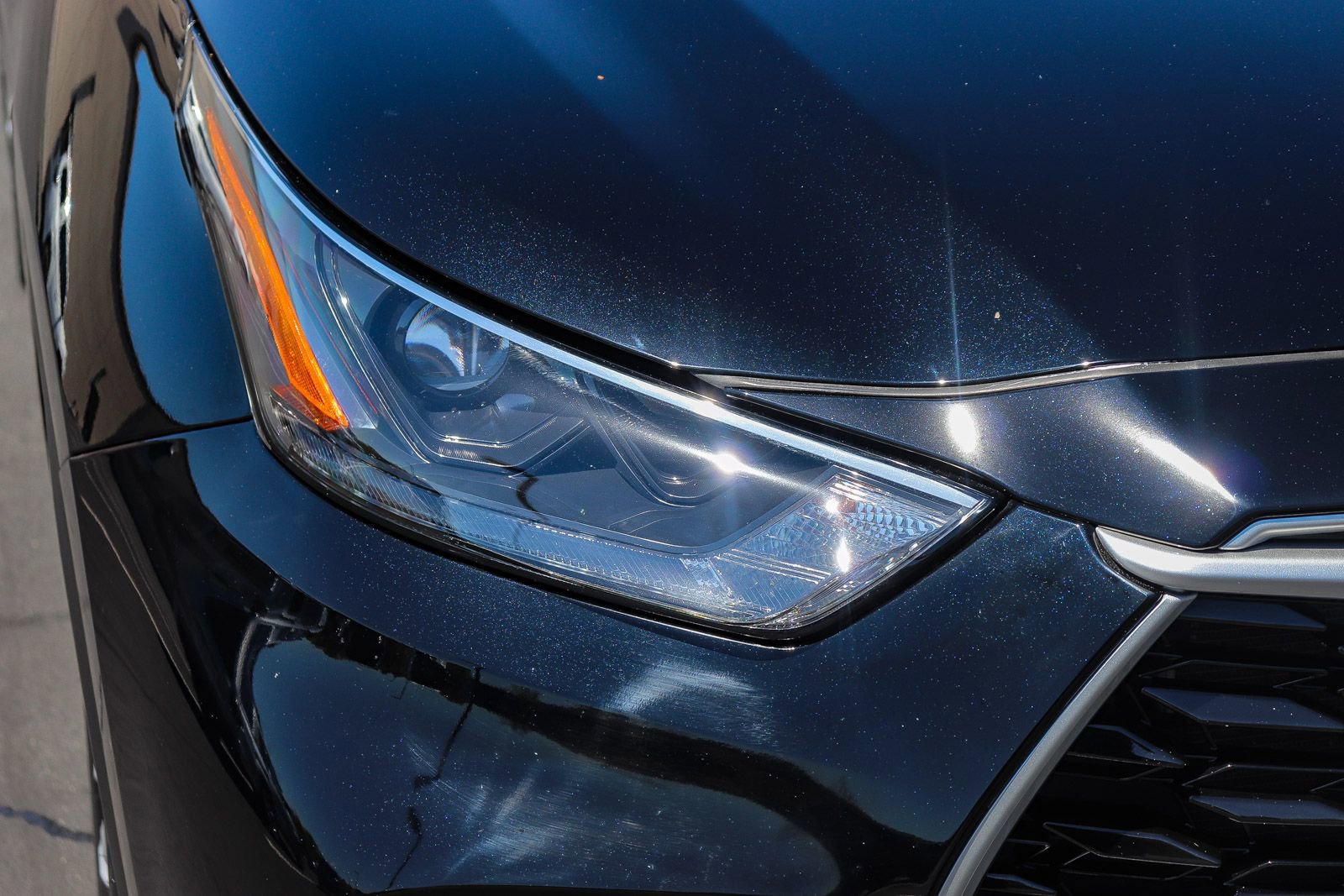 Used 2023 Toyota Highlander LE FWD image 12