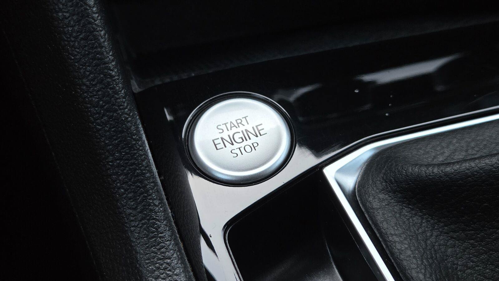 Certified 2023 Volkswagen Taos SEL AWD/4WD image 38