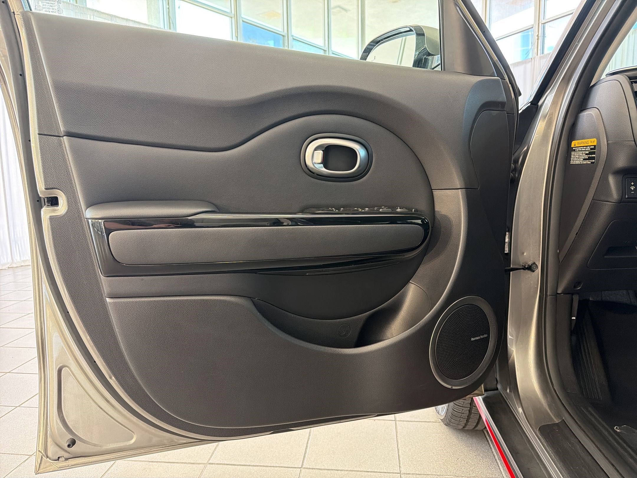 Used 2018 Kia Soul ! w/ Tech Package FWD image 21