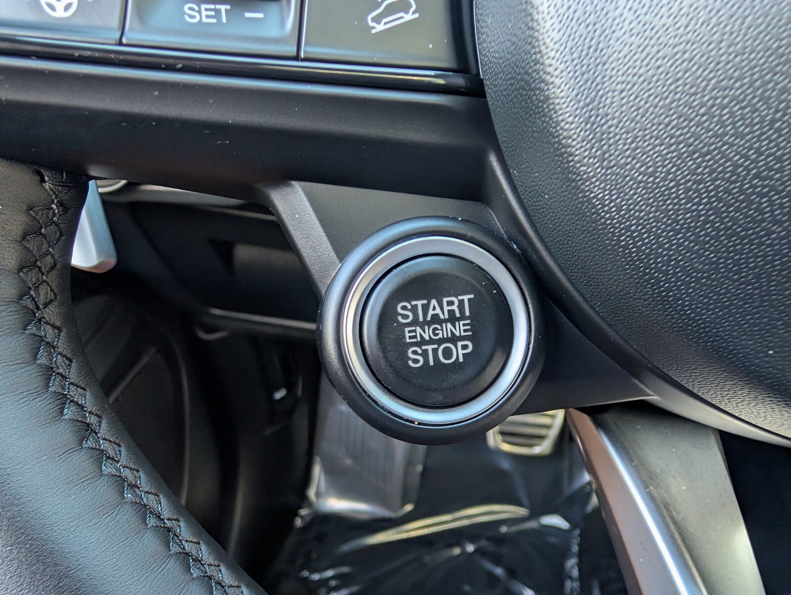 Used 2023 Alfa Romeo Stelvio Veloce AWD/4WD image 29
