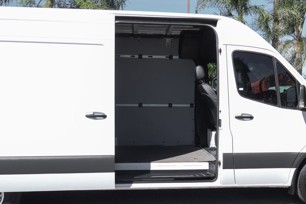 Used 2024 Mercedes-Benz Sprinter 2500 w/ Acoustic Package image 11