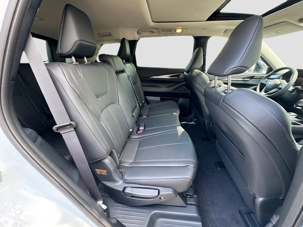 Used 2027 INFINITI QX60 Pure w/ Cargo Package FWD image 30