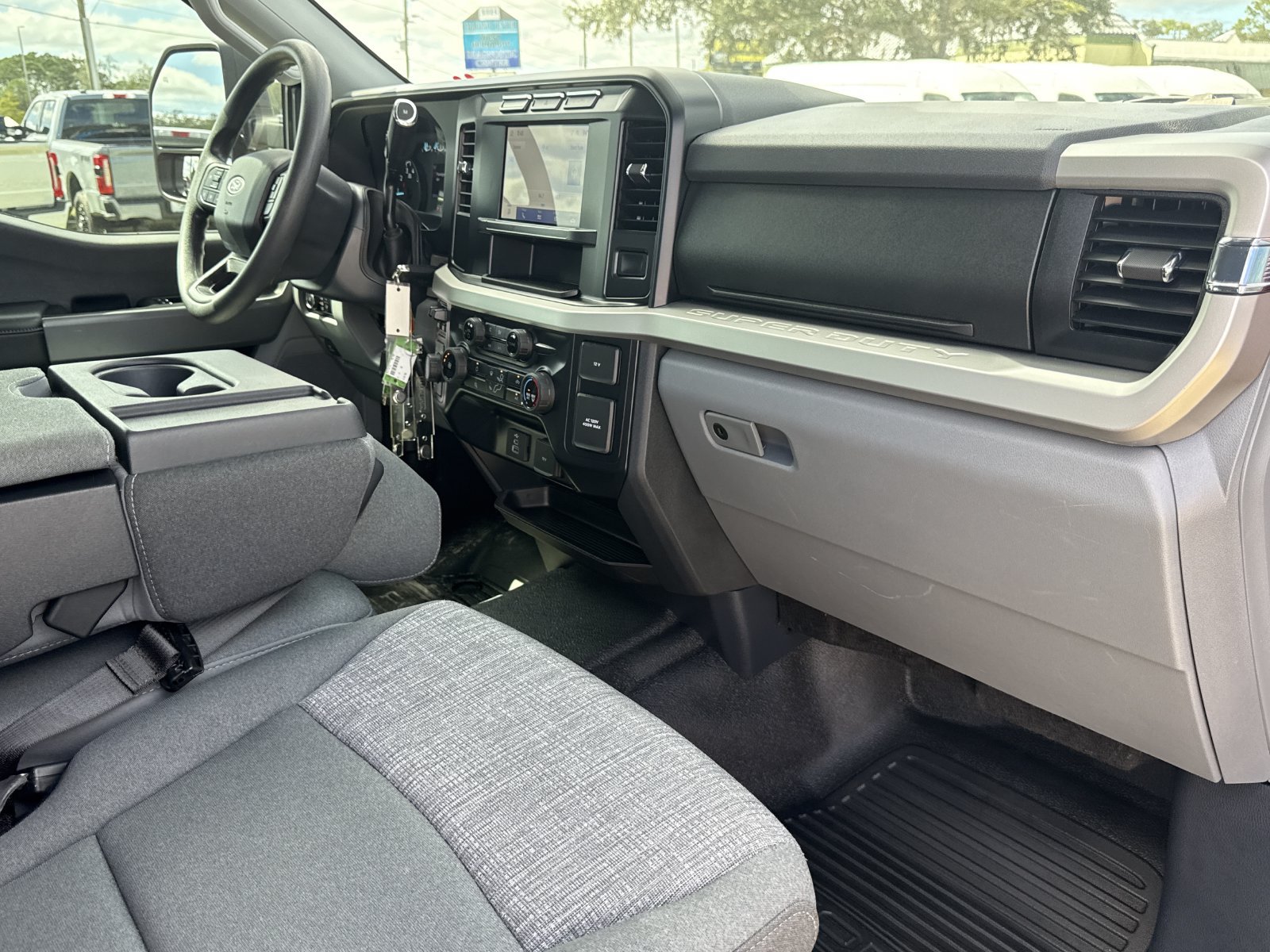 Certified 2024 Ford F250 XLT w/ F-250 >10K GVWR Package AWD/4WD image 17