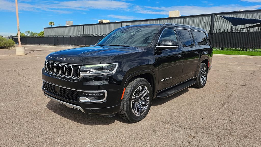 Used 2023 Jeep Wagoneer L Series II AWD/4WD image 4