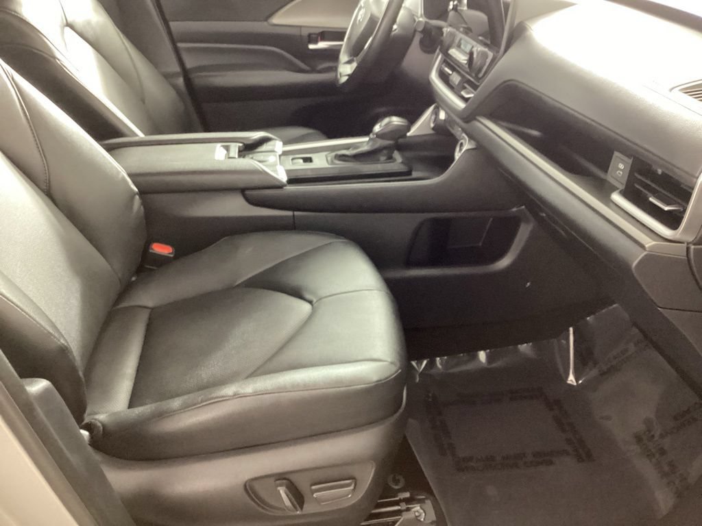 Used 2024 Toyota Grand Highlander AWD image 25