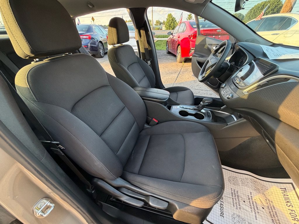 Used 2022 Chevrolet Malibu LT FWD image 9
