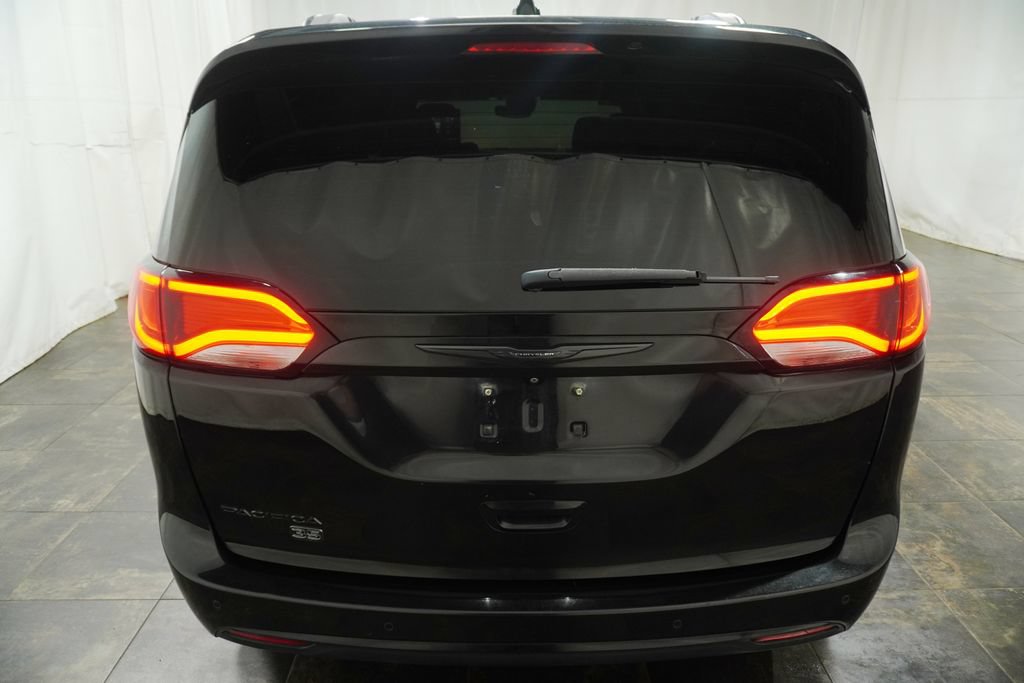 Used 2019 Chrysler Pacifica Touring-L FWD image 5