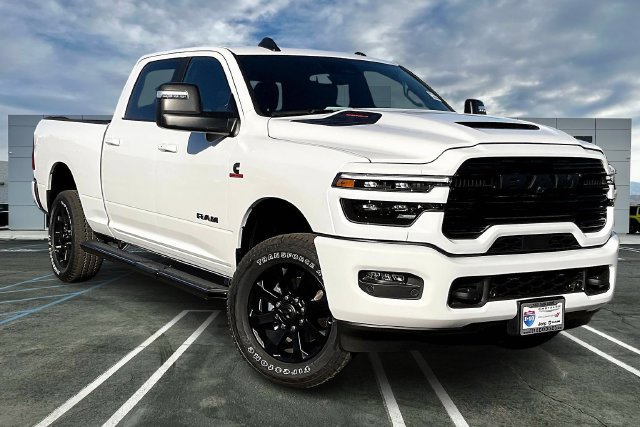 New 2026 RAM 2500 Laramie AWD/4WD image 13