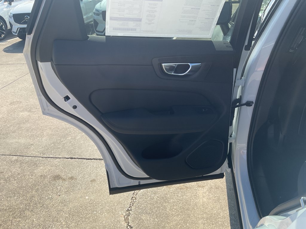 New 2027 Volvo XC60 B5 Core AWD/4WD image 13
