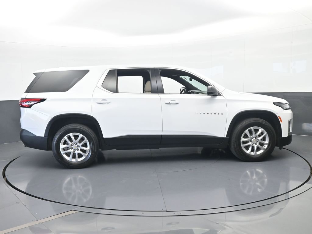 Used 2022 Chevrolet Traverse LS image 7