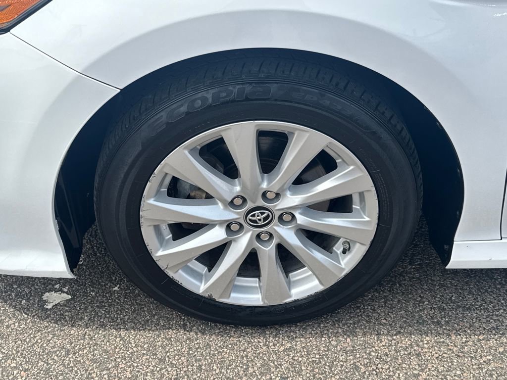 Used 2018 Toyota Camry LE image 35