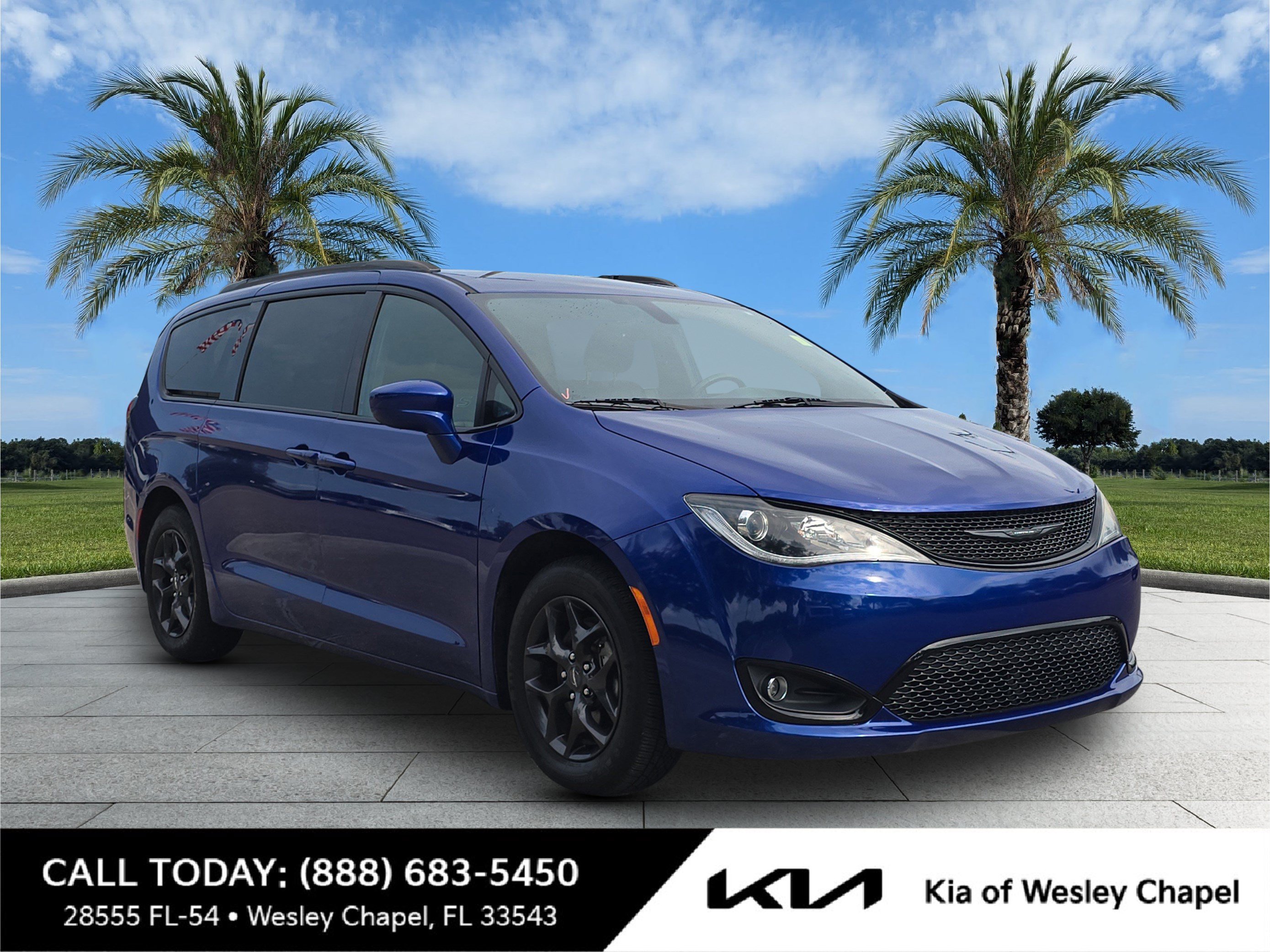 Used 2019 Chrysler Pacifica Touring-L w/ S Appearance Package FWD image 1