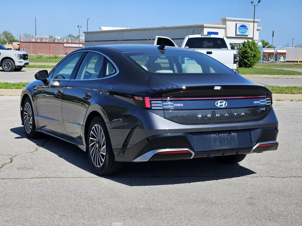 Certified 2025 Hyundai Sonata SEL FWD image 3