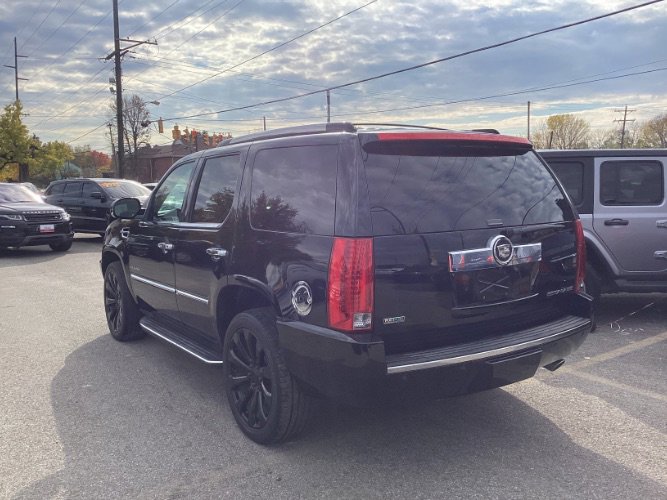 Used 2011 Cadillac Escalade Base w/ Touring Package image 4