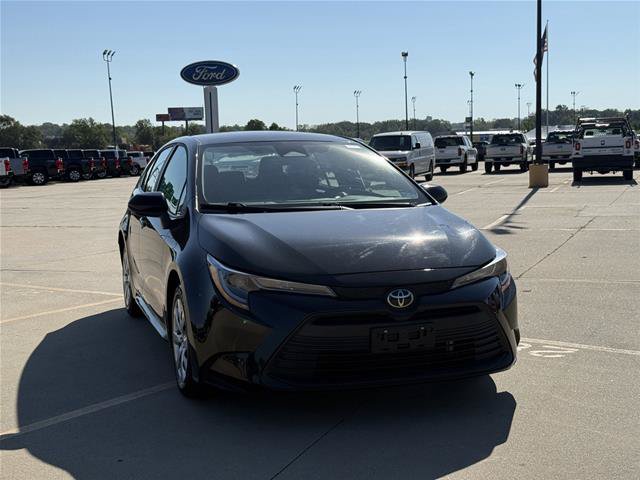 Used 2025 Toyota Corolla LE FWD image 2