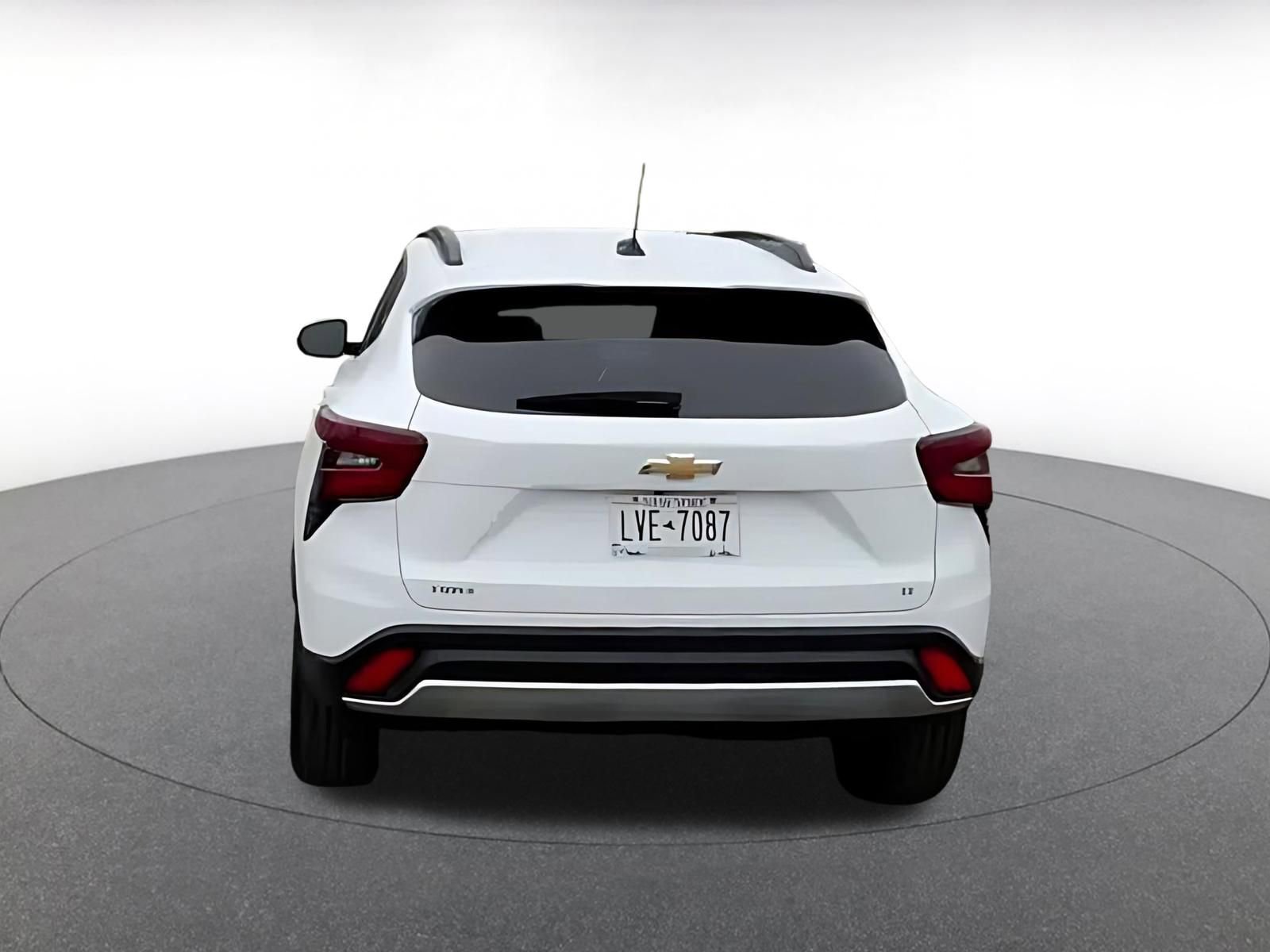 Used 2025 Chevrolet Trax LT FWD image 12