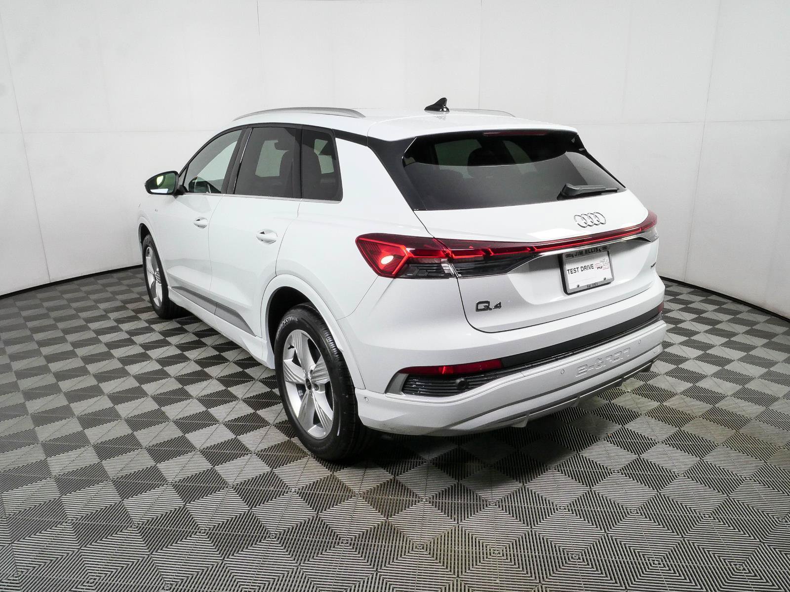 Used 2023 Audi Q4 e-tron Prestige AWD/4WD image 28