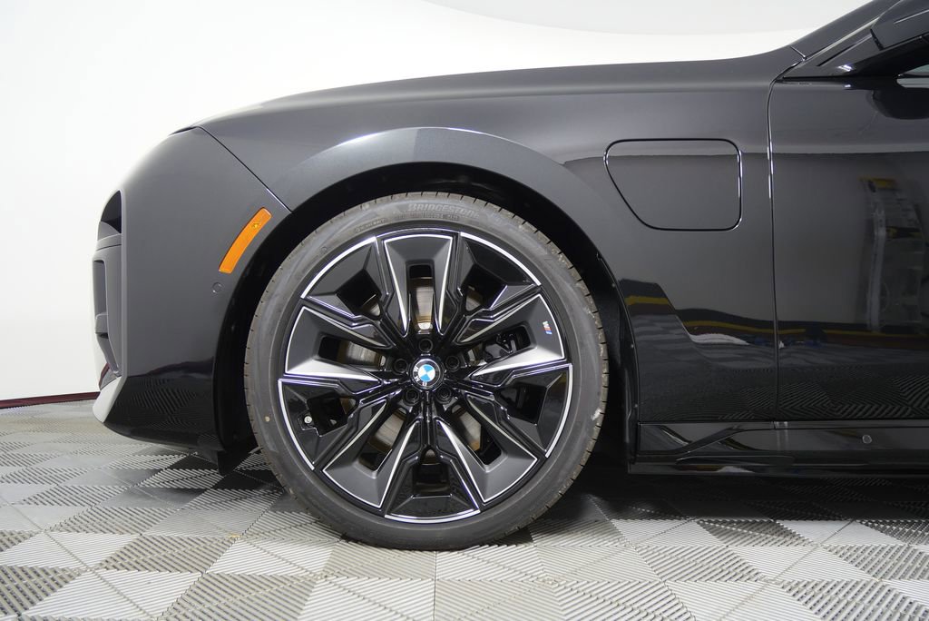 Used 2026 BMW 750e xDrive image 7