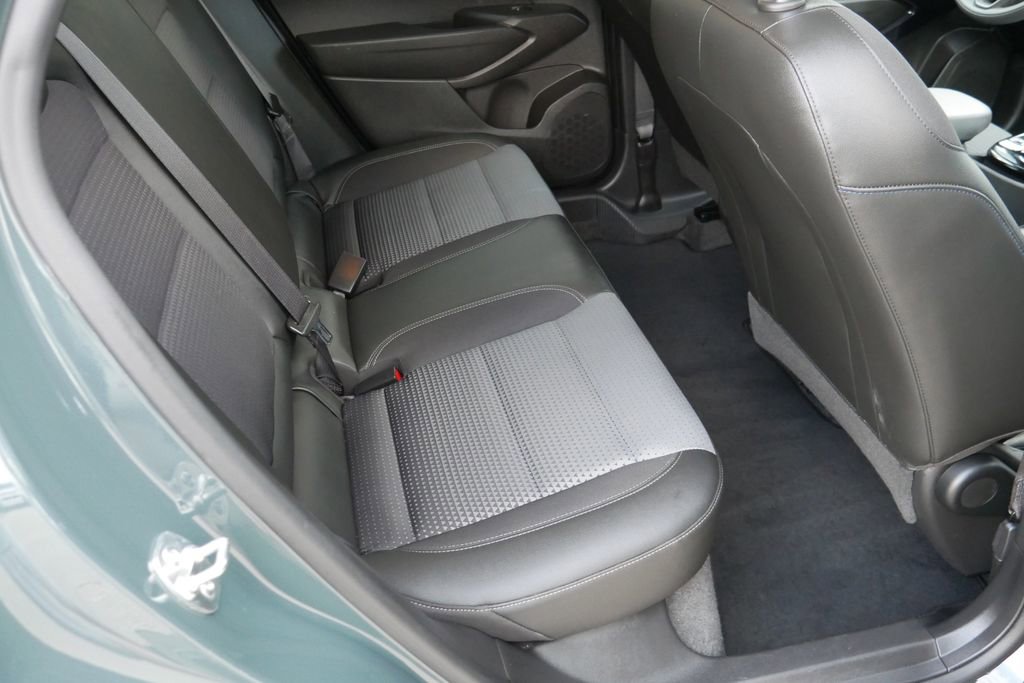 Used 2025 Chevrolet Trax LT FWD image 21