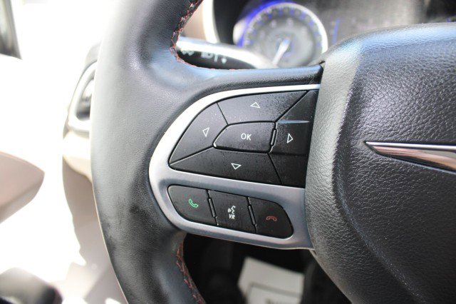 Used 2019 Chrysler Pacifica Touring-L FWD image 26