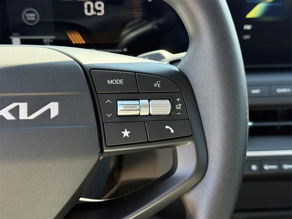 New 2025 Kia K4 LXS image 26