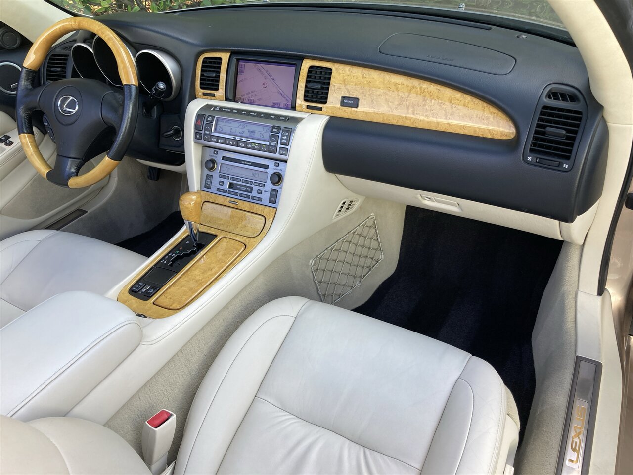 Used 2004 Lexus SC 430 Convertible image 19