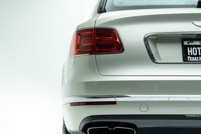 Used 2019 Bentley Bentayga AWD/4WD image 17