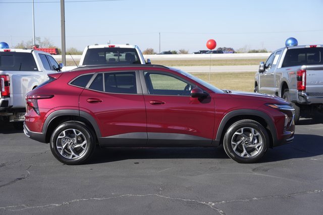 Used 2025 Chevrolet Trax LT w/ Driver Confidence Package image 5