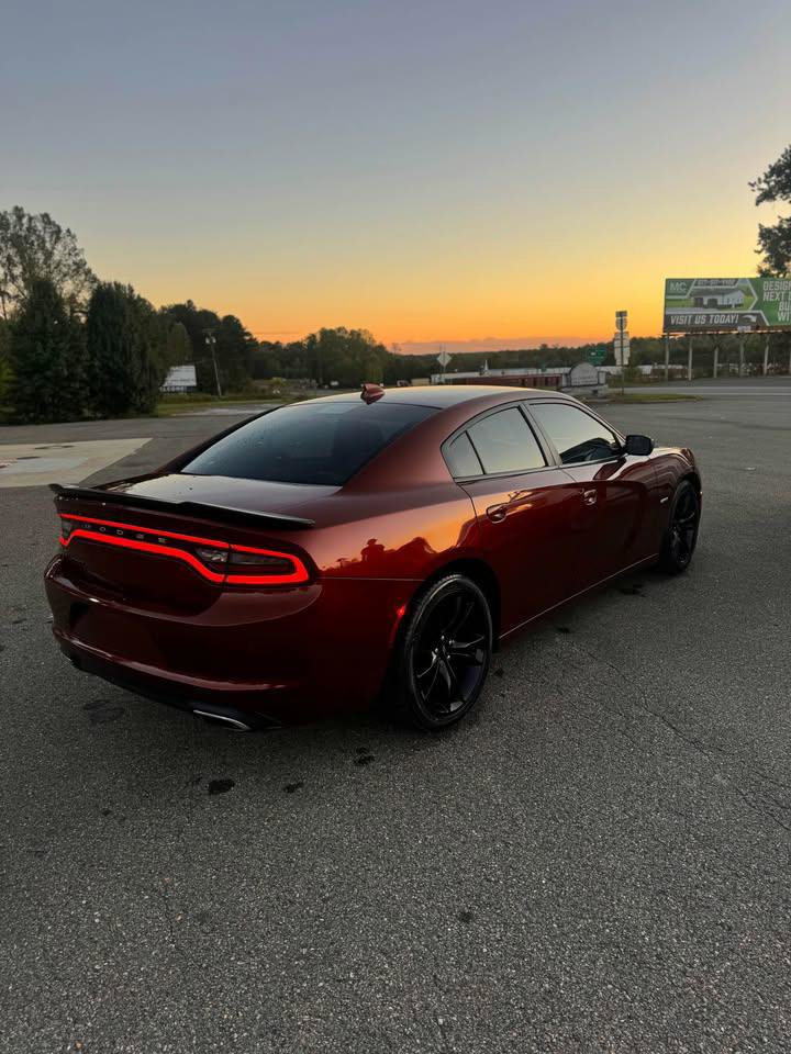 Used 2018 Dodge Charger R/T w/ Blacktop Package image 4