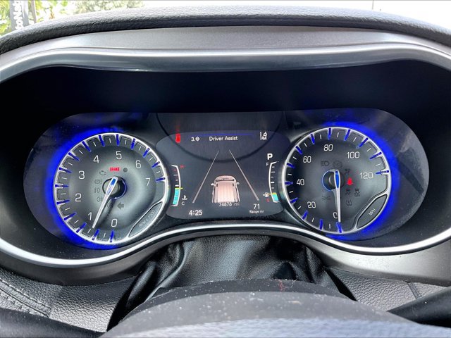 Used 2018 Chrysler Pacifica Limited w/ Advanced Safetytec Group FWD image 20