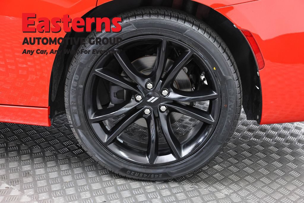Used 2018 Dodge Charger SXT w/ Blacktop Package RWD image 32