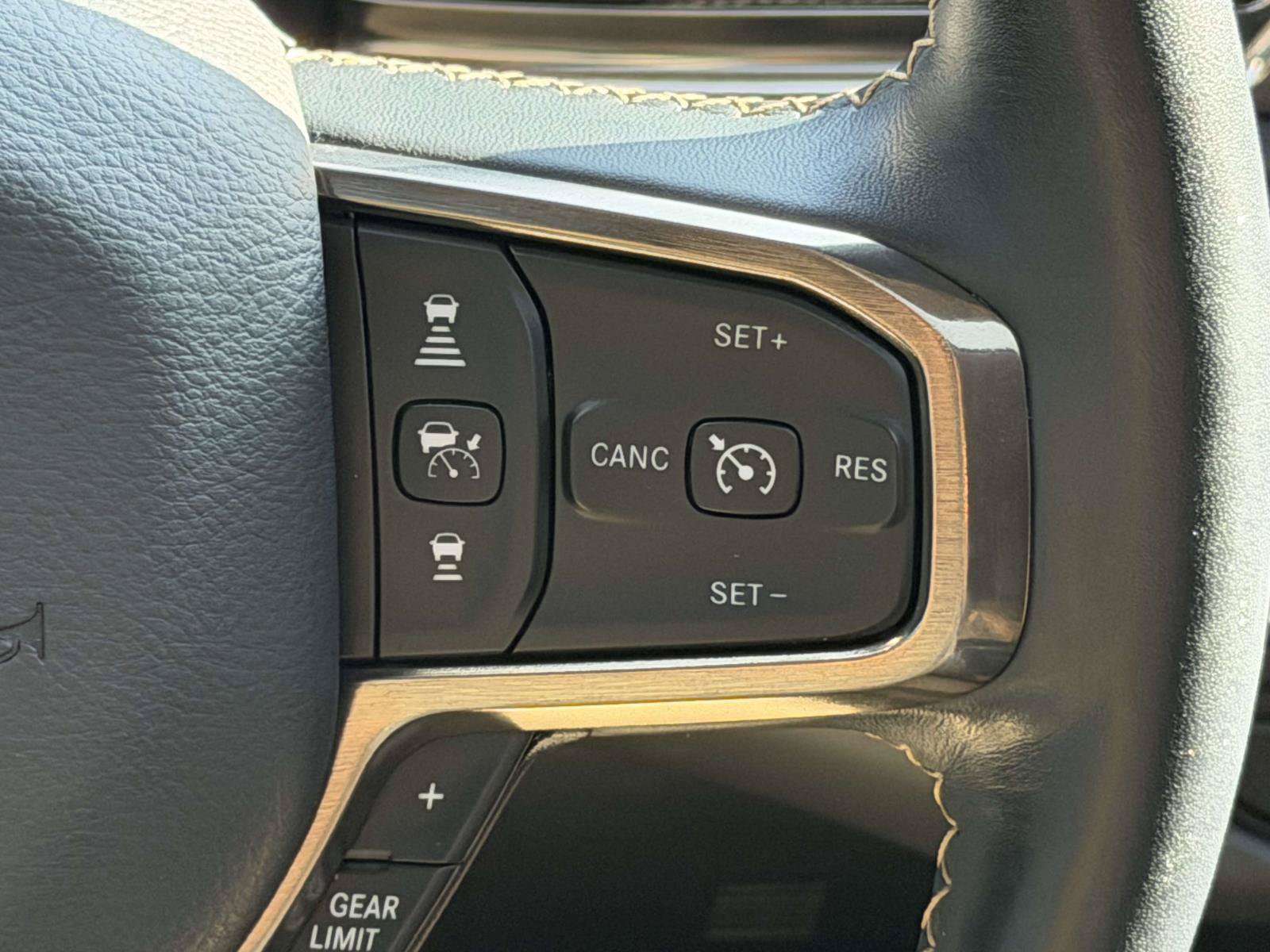 Used 2021 RAM 1500 Limited AWD/4WD image 17