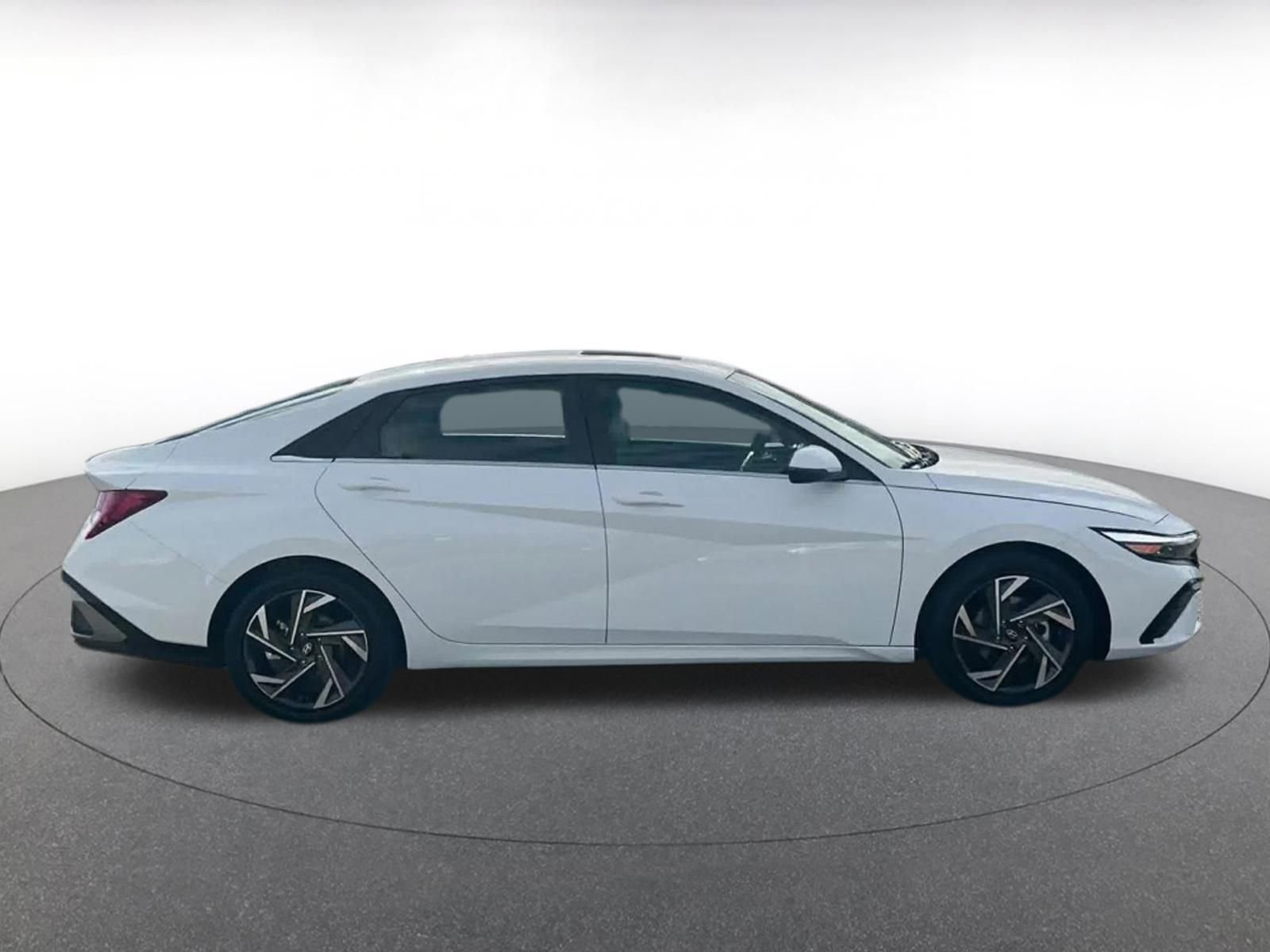 Used 2025 Hyundai Elantra Limited image 16