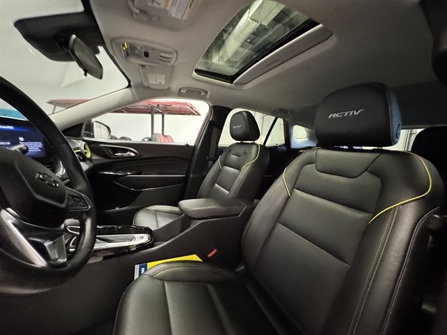 Used 2024 Chevrolet Trax ACTIV w/ Sunroof Package FWD image 17