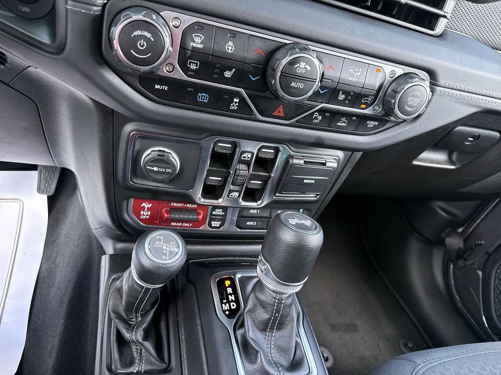 Used 2025 Jeep Wrangler Unlimited Rubicon 4xe w/ Safety Group AWD/4WD image 18