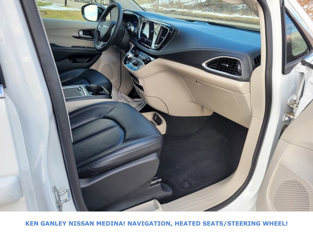 Used 2024 Chrysler Pacifica Select image 53