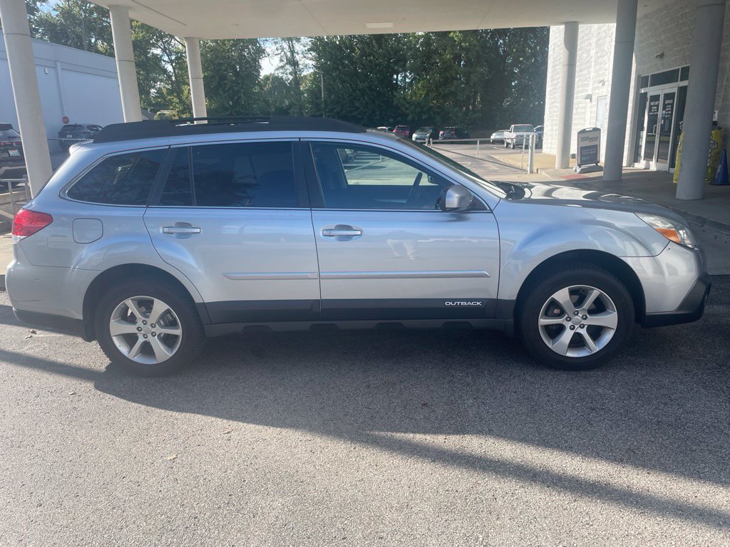 Used 2013 Subaru Outback 2.5i Premium AWD/4WD image 9