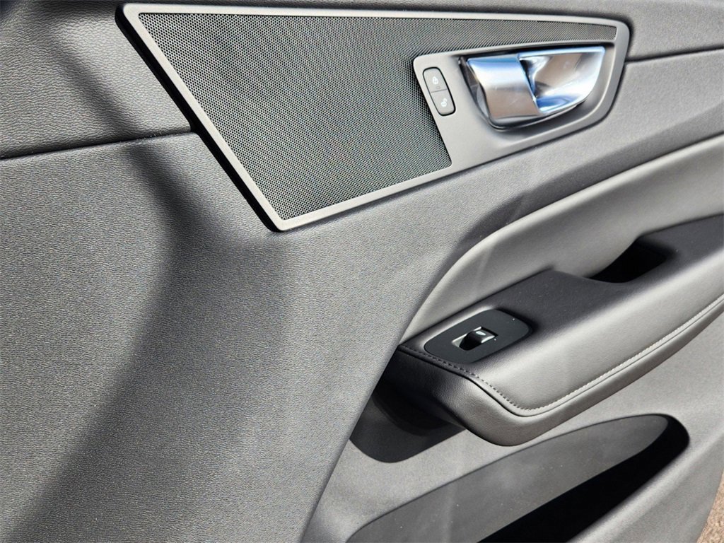 New 2025 Volvo XC60 B5 Core w/ Protection Package Premier image 25