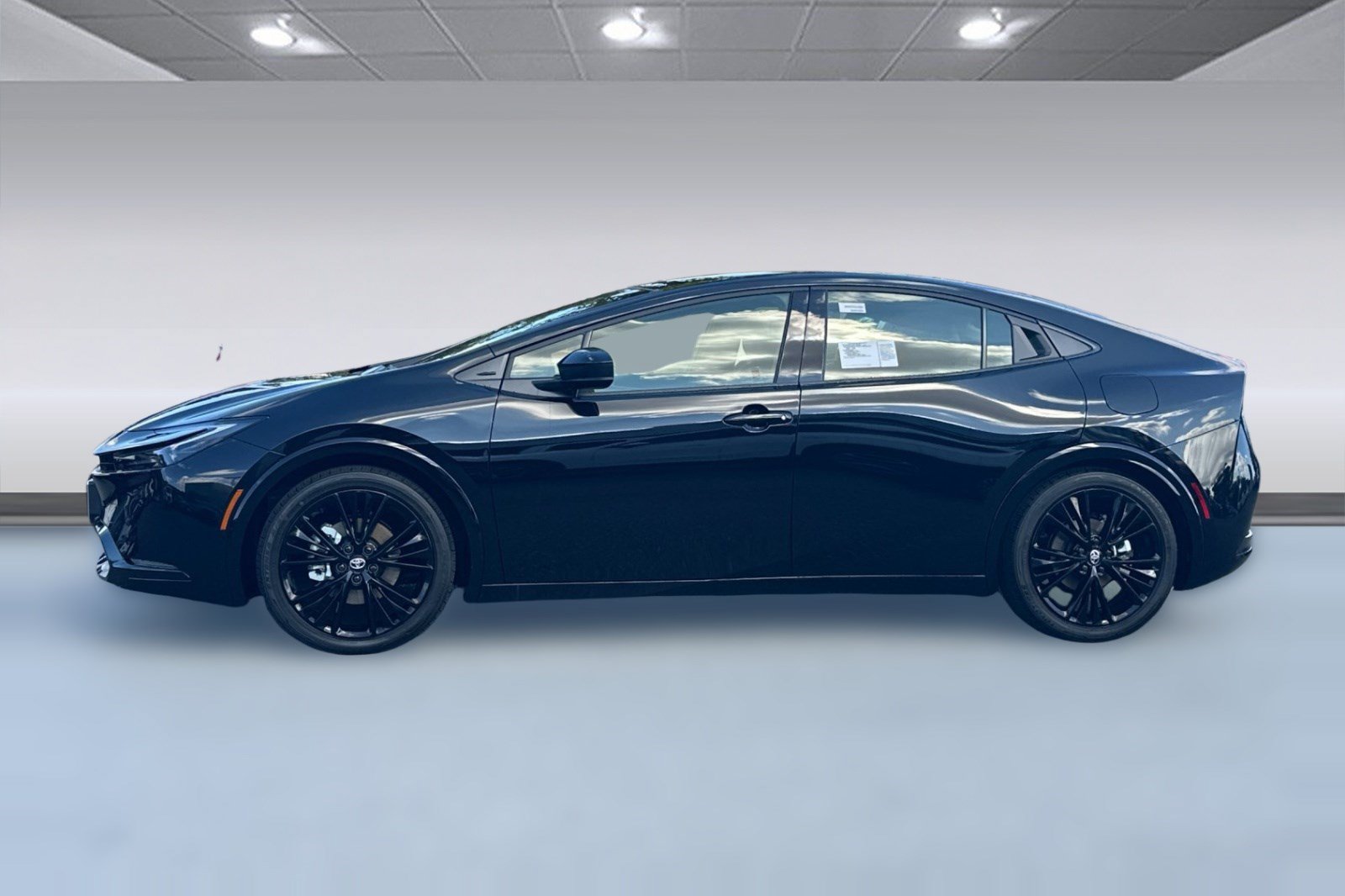 New 2027 Toyota Prius Plug-In Hybrid FWD image 2