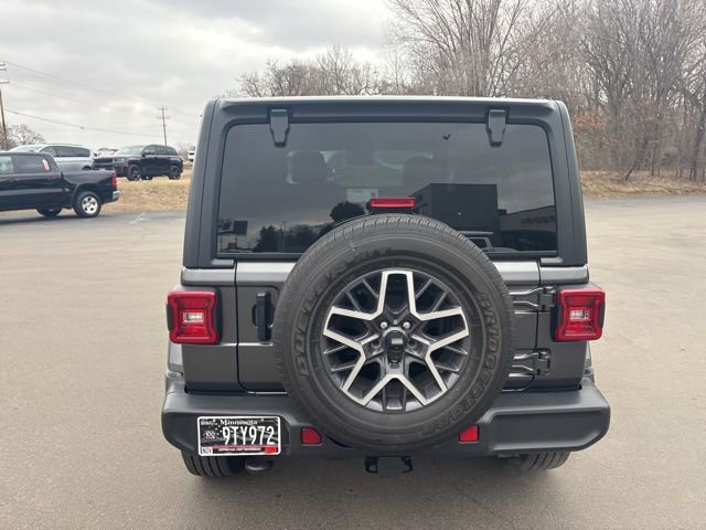 Used 2024 Jeep Wrangler Sahara image 7