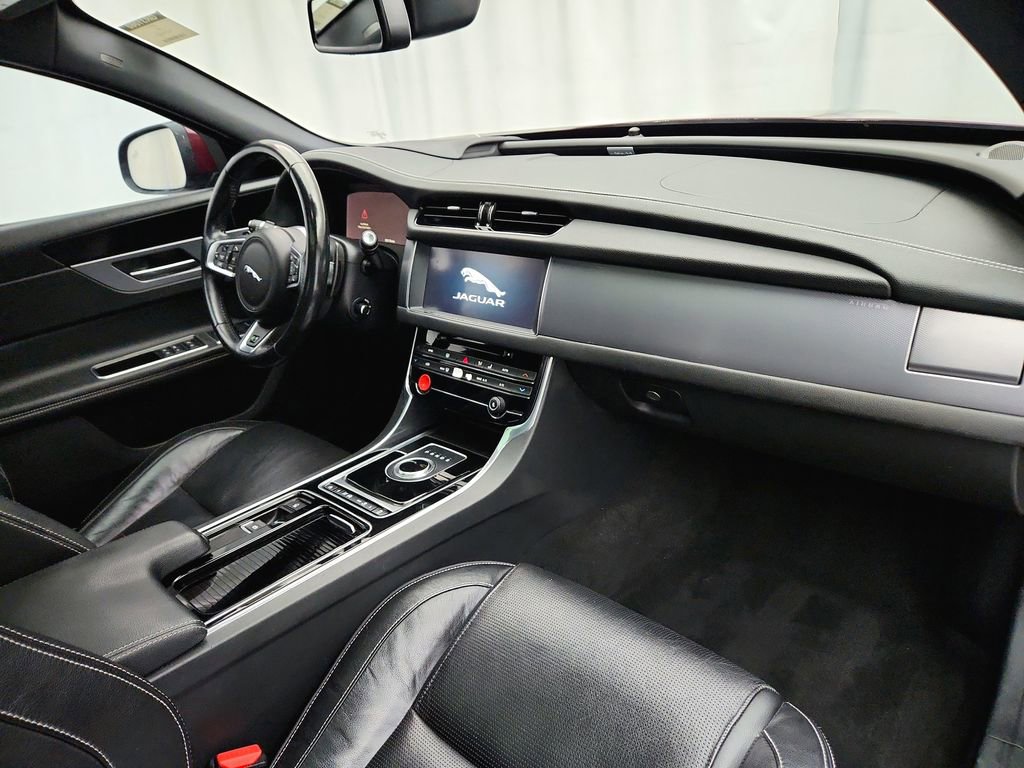 Used 2017 Jaguar XF R-Sport image 32