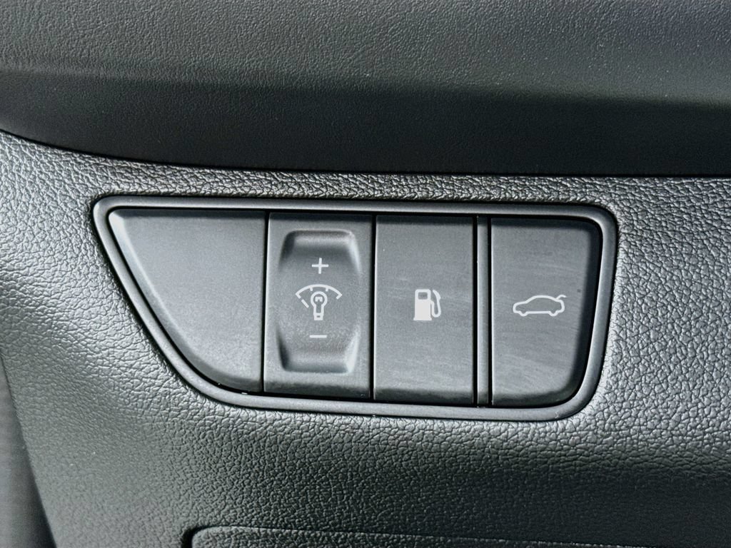 Used 2022 Genesis G70 2.0T AWD/4WD image 18