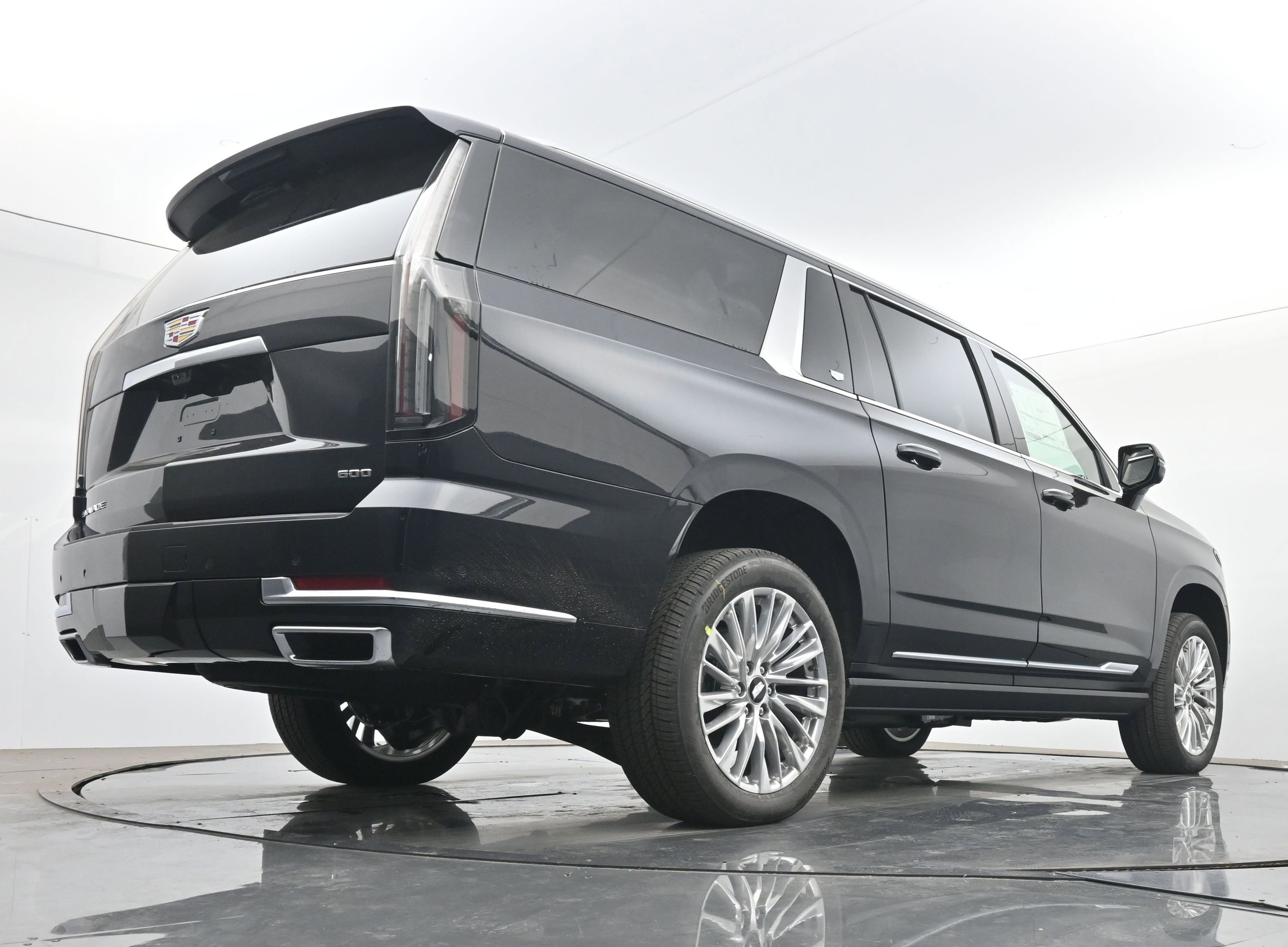 New 2026 Cadillac Escalade ESV Luxury w/ LPO, Floor Liner Package AWD/4WD image 19