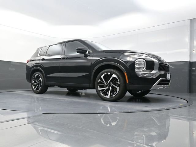 Used 2023 Mitsubishi Outlander SE image 19